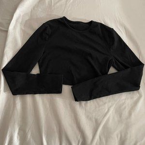 SOLID BLACK LONG SLEEVE FITTED CROP TOP